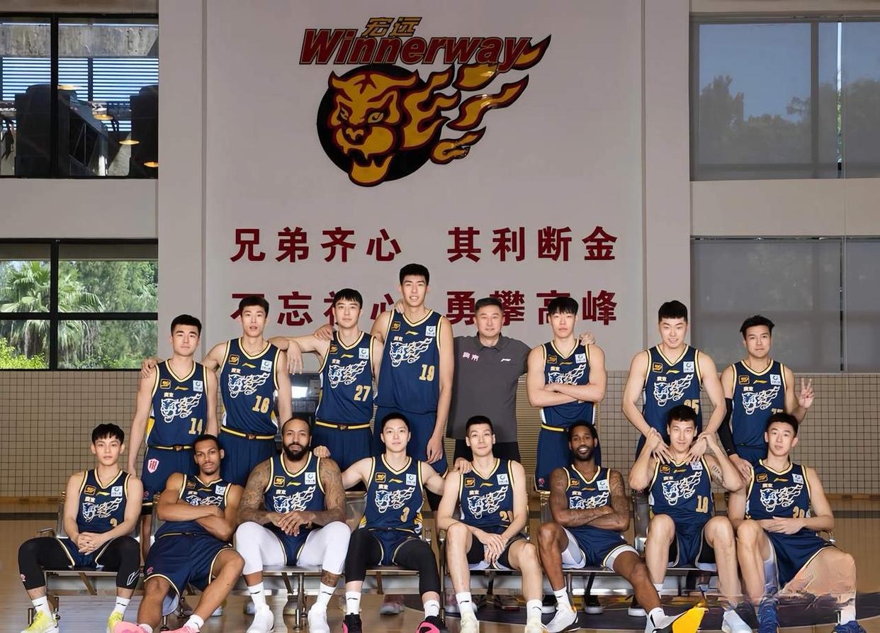 新赛季CBA比赛掀起热潮，各队团结奋战