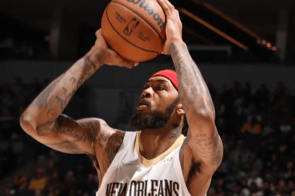 雄鹿球星安戴托昆波在场上展现个人实力,赢得球迷喝彩 雄鹿球星安戴托昆波在场上展现个人实力,赢得球迷喝彩