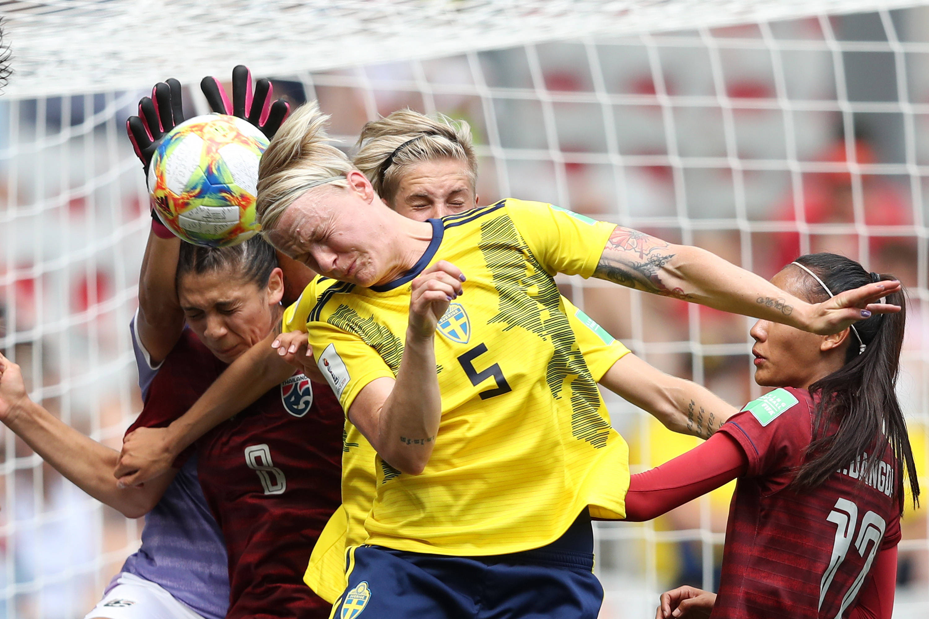 瑞典女足队员实力雄厚，击败对手