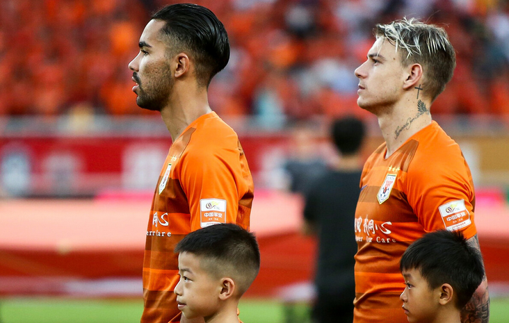 大洋洲球队欢送外援归队，感谢其贡献